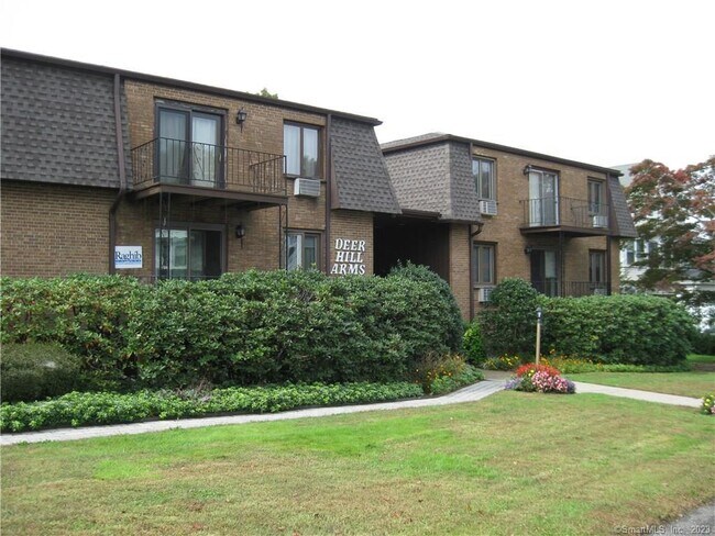 Building Photo - 136 Deer Hill Ave