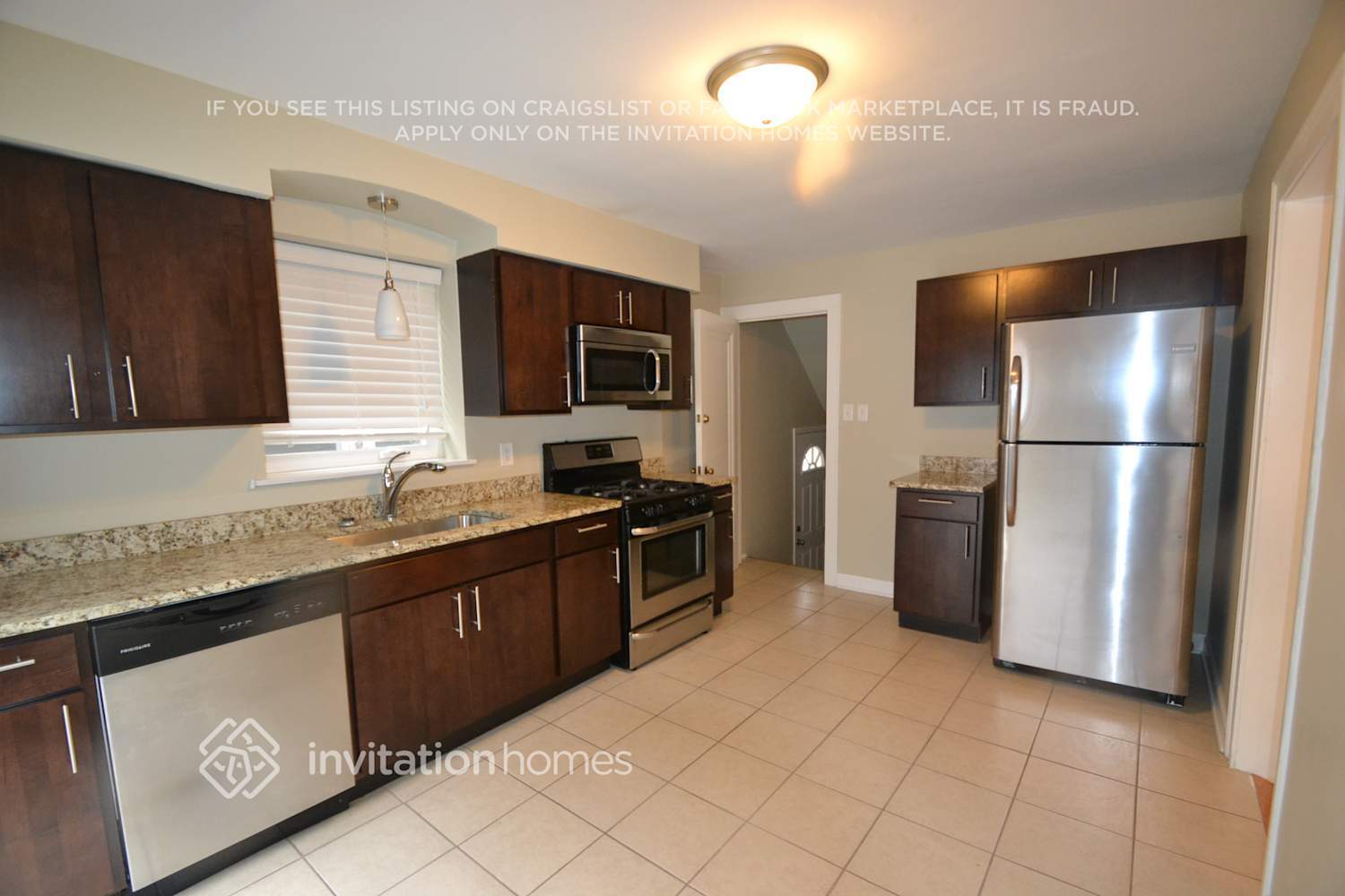 Building Photo - 2904 N McVicker Ave