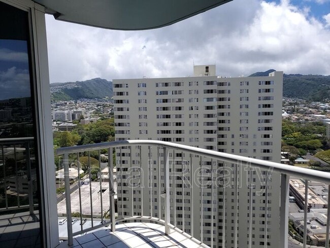 Building Photo - 1212 Nuuanu Ave