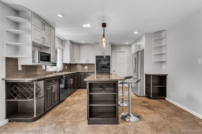 Building Photo - 3015 High Pointe Ct