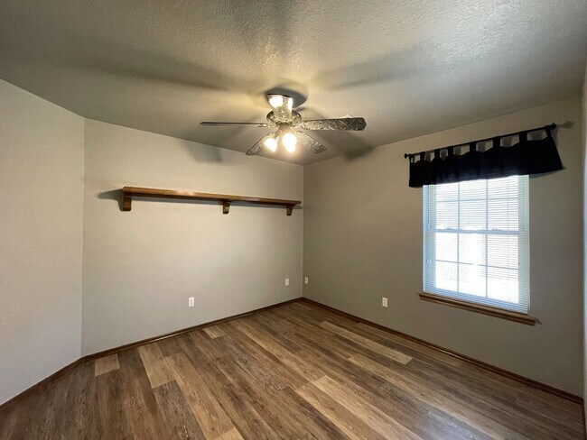 Building Photo - 12409 Hastings Rd