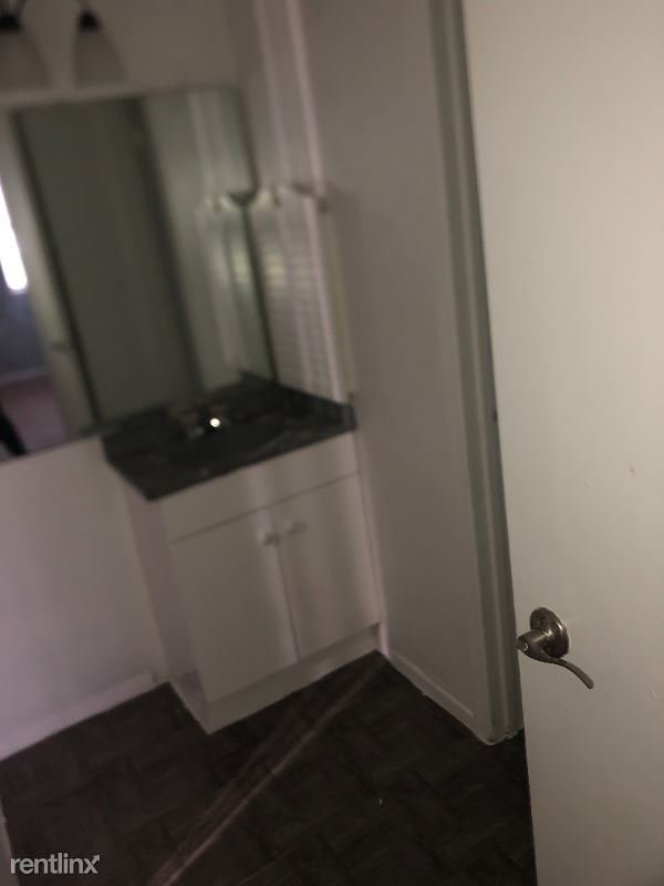 Building Photo - 2 br, 1.5 bath Townhome - 313 Rolston Rd