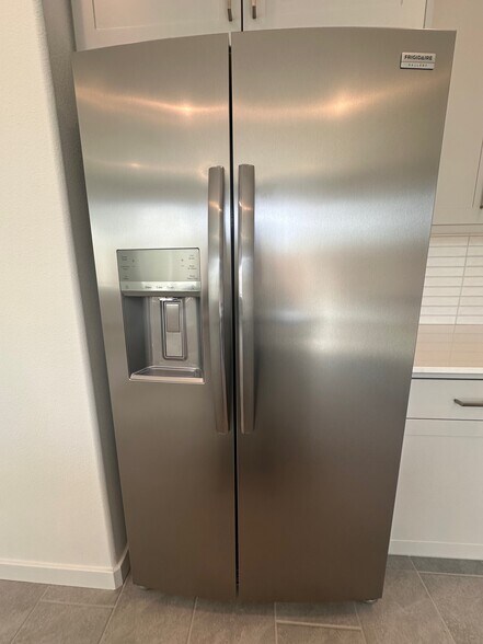 Building Photo - 696 Philip Way