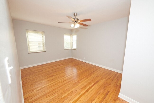 Building Photo - 5825 Lindenwood Ave