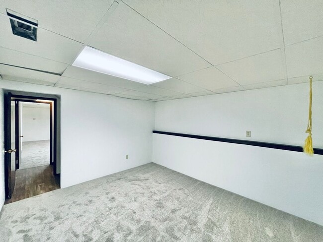 Building Photo - Tranquil House on Quiet South Delridge Street!