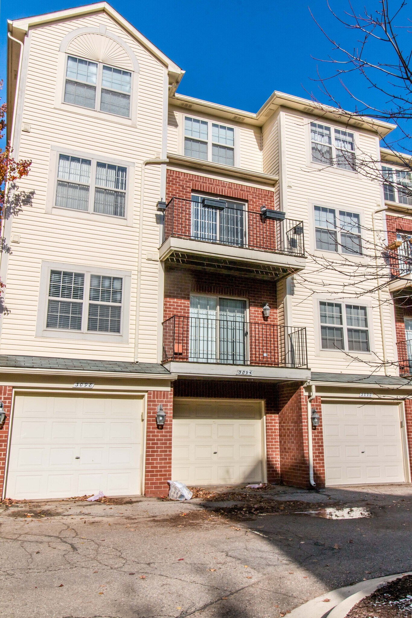 Building Photo - 3094 Camden Dr