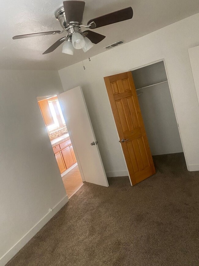 Building Photo - Darling Unit For Rent in Bakersfield