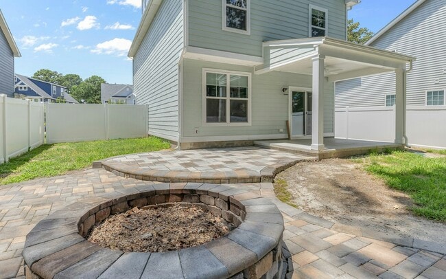 Building Photo - 1608 Carma Ct