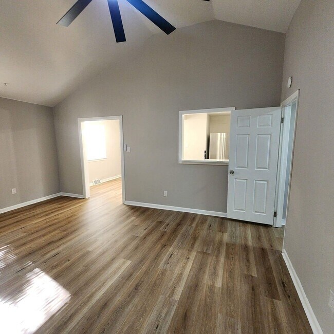 Building Photo - Spacious 3-Bedroom Rancher with Family Roo...