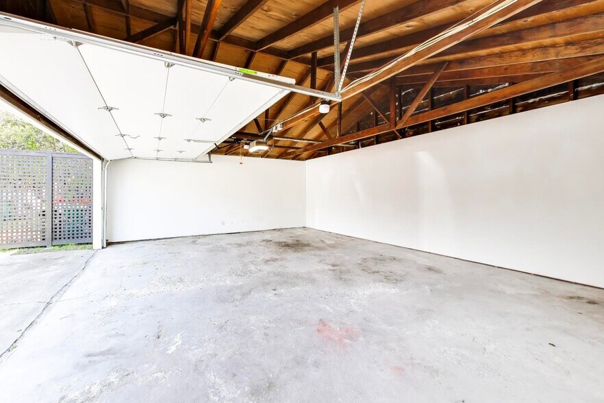 Building Photo - 6528 Raymond St