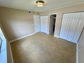 Building Photo - 10008 Twin Lakes Dr