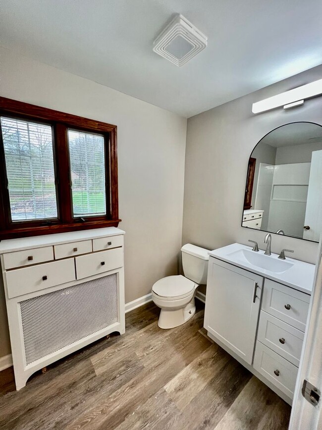 Building Photo - Charming Allison Park 3-bedroom, 1.5-bath ...