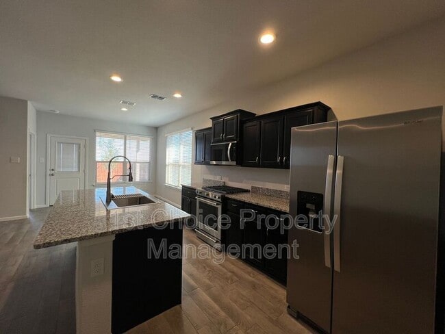 Building Photo - 9608 New Bern Dr