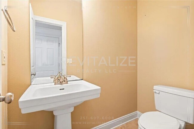 Building Photo - Charming 4 Bedroom/2.5 Bathroom in Fairhope!