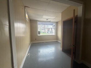 Building Photo - FOR RENT in LAFAYETTE!