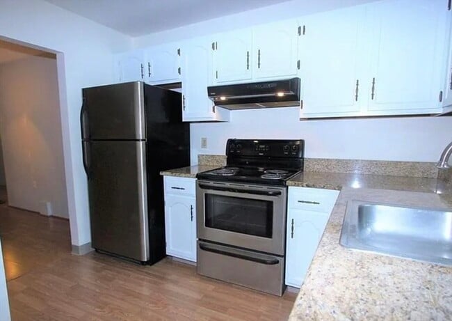 Building Photo - 76 Highwood Dr