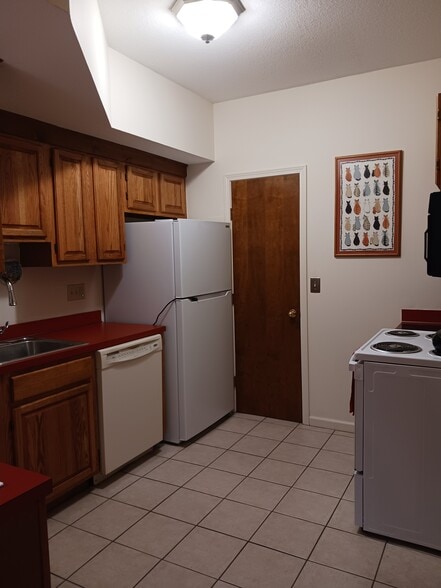 Kitchen - 124 College St