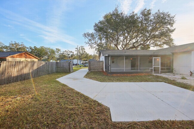 Building Photo - 3911 King Dr