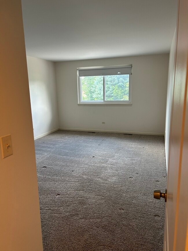 Building Photo - 239 N Hager Ave