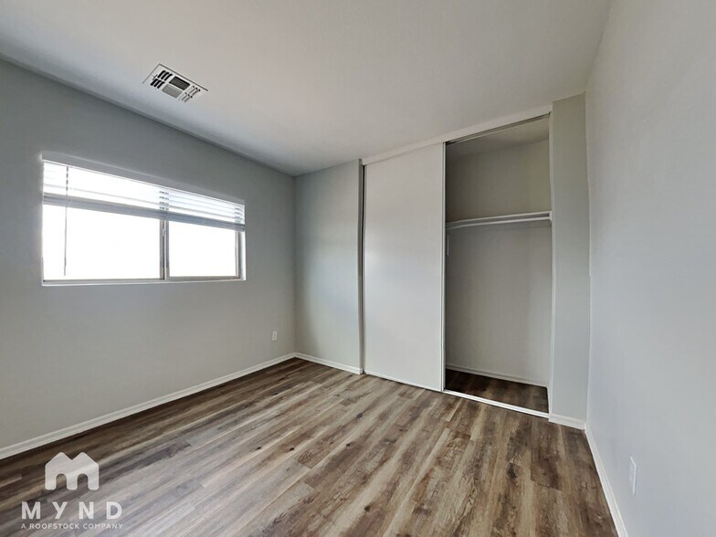 Building Photo - 11903 W Cabrillo Dr