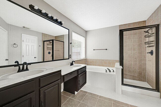 Building Photo - 3207 Crimson Coast Dr