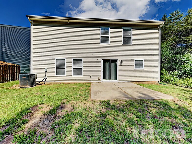 Building Photo - 2801 Buckleigh Dr