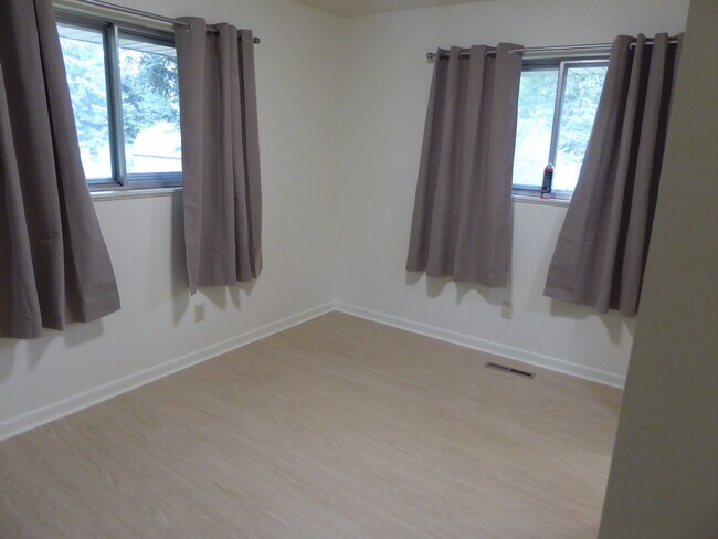 Building Photo - 3400 E Locust St