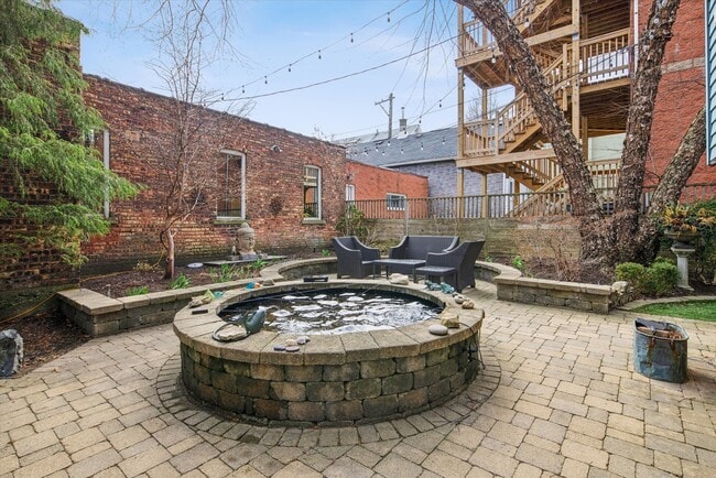 Building Photo - 3135 N Seminary Ave