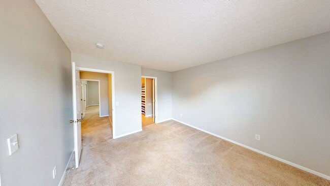 Building Photo - 6752 Lagrange Dr