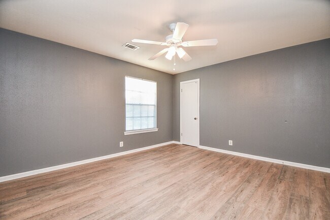Building Photo - 7310 Ridge Oak Dr