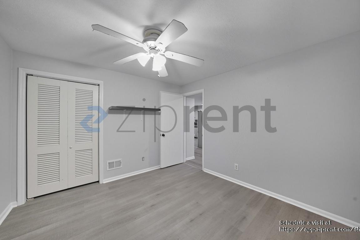 Building Photo - 792 Marstevan Dr NE