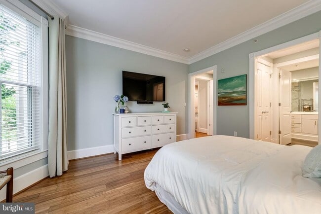 Building Photo - 910 Powhatan St