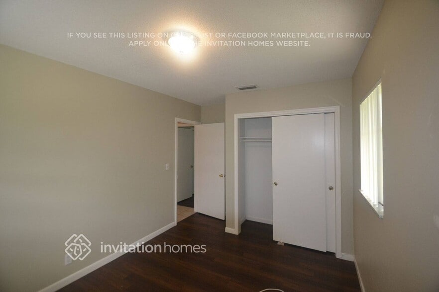 Building Photo - 1100 SW 70th Terrace
