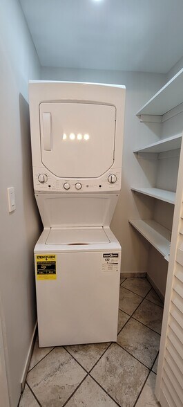 Building Photo - 4830 N Saint Louis Ave