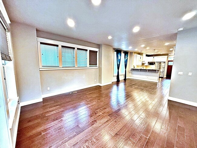 Building Photo - 1707 SW Moss St