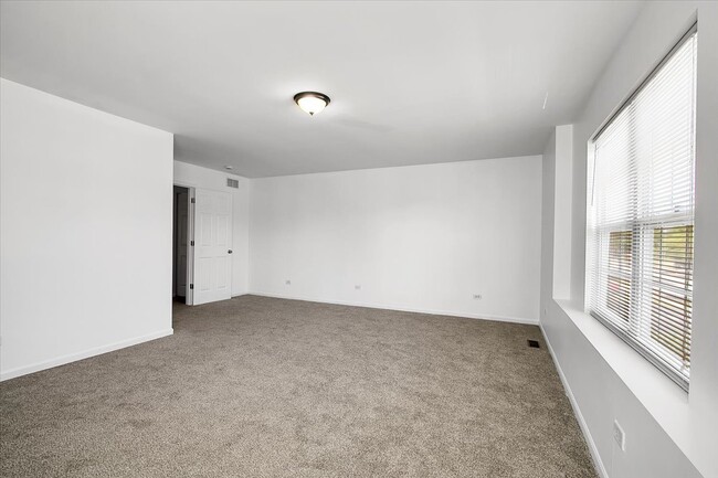 Building Photo - 4932 Montauk Dr
