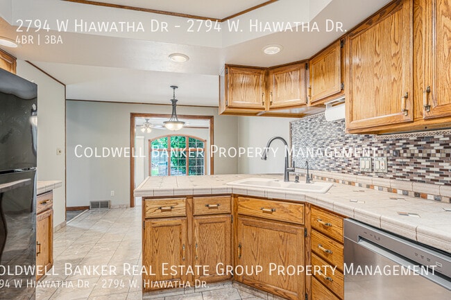 Building Photo - 2794 W Hiawatha Dr