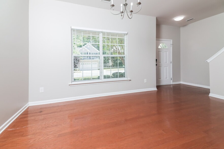 Building Photo - 1544 Cairo Way