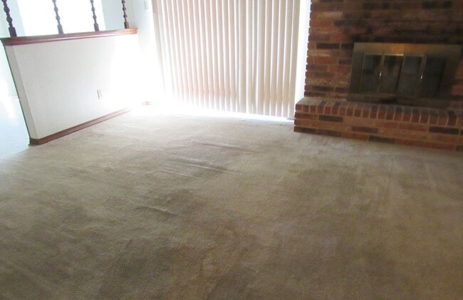 Building Photo - 207 E Hogan Dr