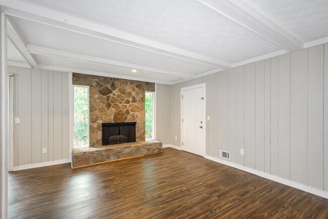 Building Photo - 4765 Banner Elk Dr