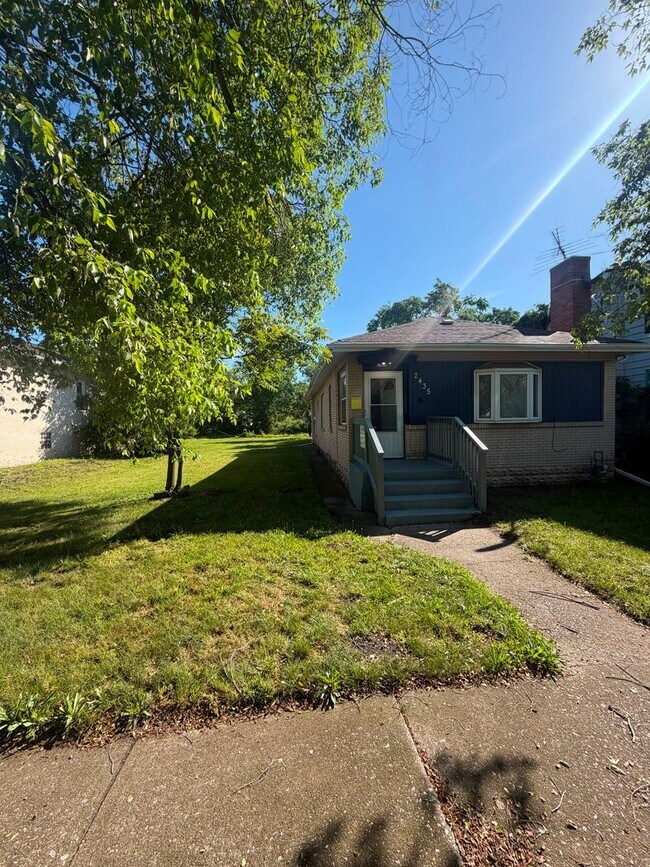 Building Photo - Newly Renovated 3 Bedroom • 1 Bathroom Home