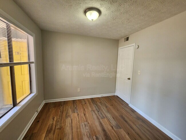 Building Photo - 116 Spring Ct