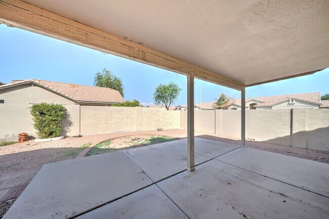 Building Photo - AVAILABLE NOW!!!!!