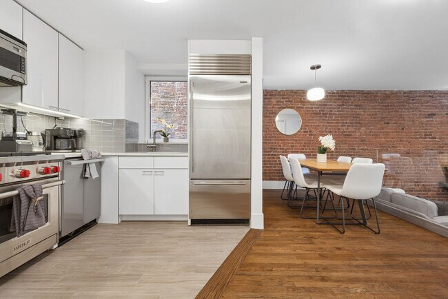Building Photo - 125 E 83rd St