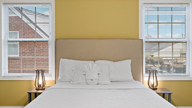 Building Photo - 800 S Washington St