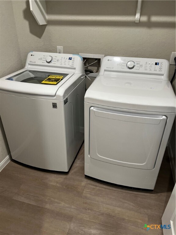 Building Photo - 1945 Redstart