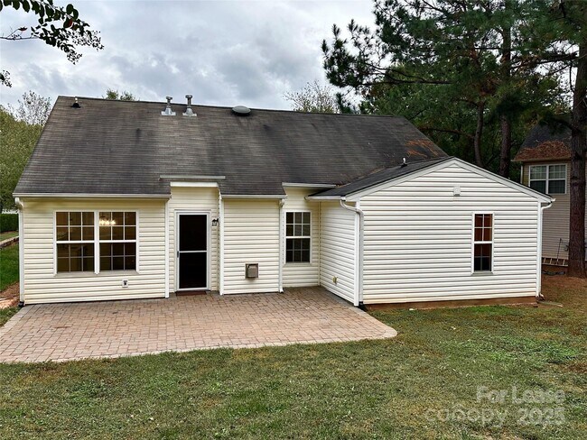 Building Photo - 1888 Lillywood Ln