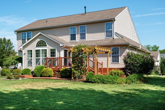 Building Photo - 2233 Oakbrook Blvd