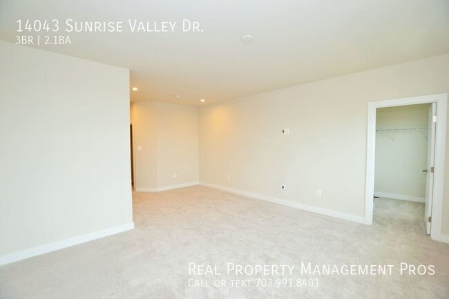 Building Photo - 14043 Sunrise Valley Dr