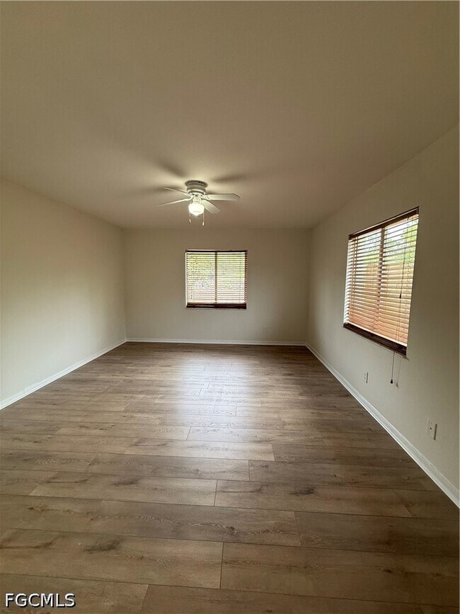 Building Photo - 1371 14th Ave NE